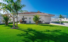 303 Villa Casa Jardin Con Piscina Y Gran Jardin